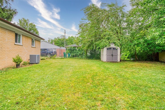 1478 Desoto Ave, Ypsilanti, MI 48198 - view of yard with a storage shed