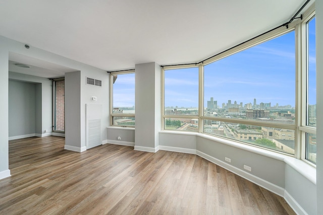 3320 Spinnaker Ln Unit 16D, Detroit, MI 48207 - spare room featuring a skyline view and wood finished floors