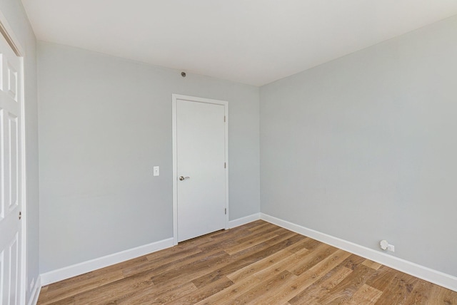3320 Spinnaker Ln Unit 16D, Detroit, MI 48207 - unfurnished room with baseboards and light wood-style floors