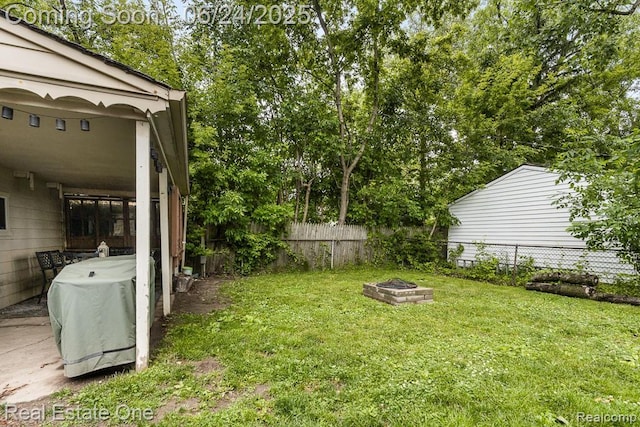 25893 Firwood Ave, Warren, MI 48089 - fenced backyard featuring an outdoor fire pit