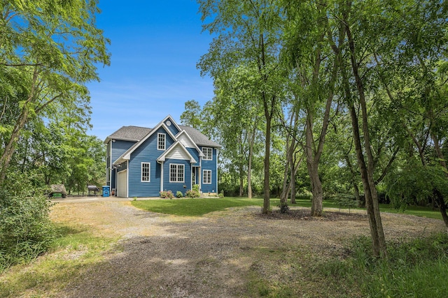 1156 N Bridge St, Linden, MI 48451 - traditional-style house with driveway and a front yard