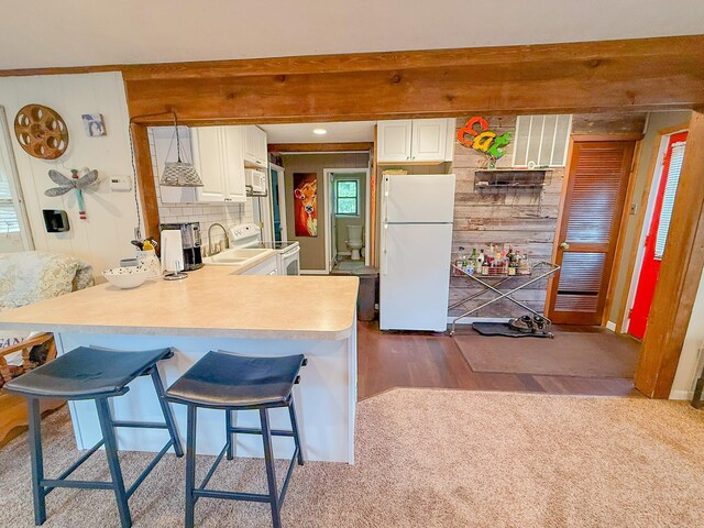 122 Pinewood Dr, Houghton Lake, MI 48629