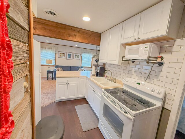 122 Pinewood Dr, Houghton Lake, MI 48629