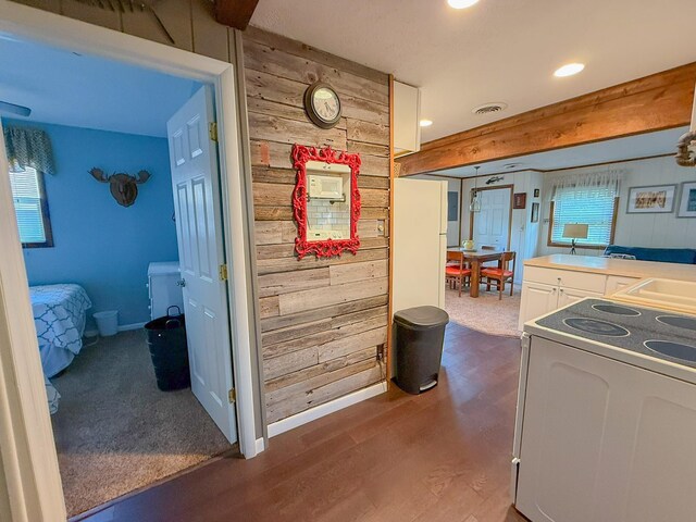 122 Pinewood Dr, Houghton Lake, MI 48629