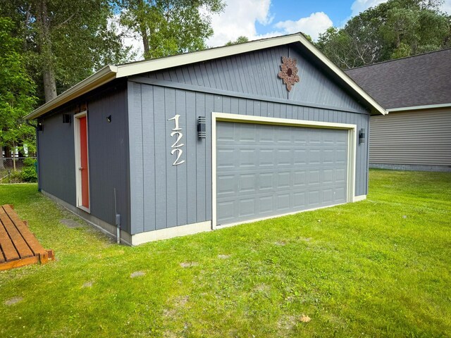 122 Pinewood Dr, Houghton Lake, MI 48629