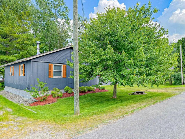 122 Pinewood Dr, Houghton Lake, MI 48629