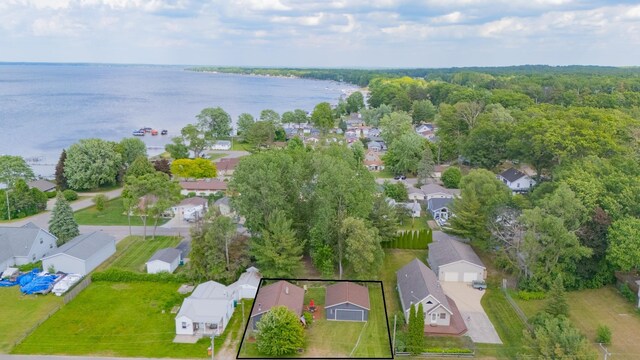 122 Pinewood Dr, Houghton Lake, MI 48629