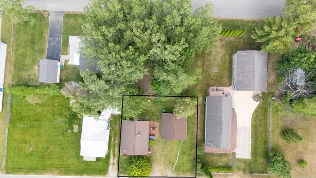 122 Pinewood Dr, Houghton Lake, MI 48629