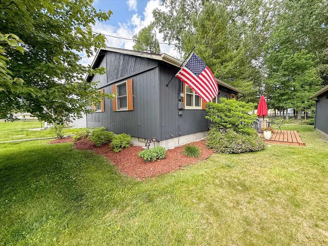 122 Pinewood Dr, Houghton Lake, MI 48629