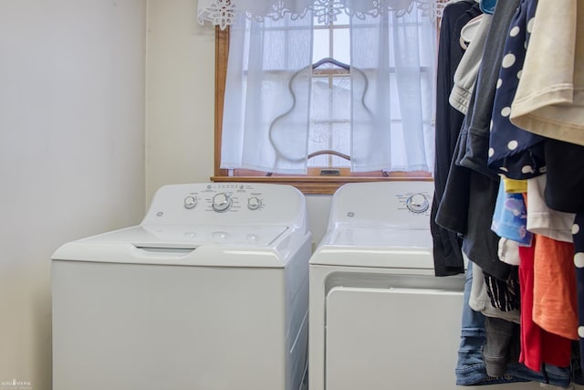 845 Riverlane Dr, Owosso, MI 48867 - laundry area with washer and dryer