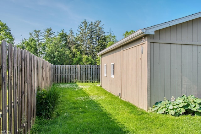 845 Riverlane Dr, Owosso, MI 48867 - fenced backyard featuring an outdoor structure