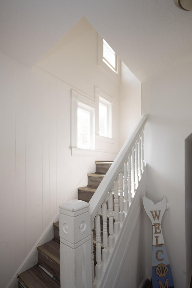 246 Powell St SE, Grand Rapids, MI 49507 - view of staircase