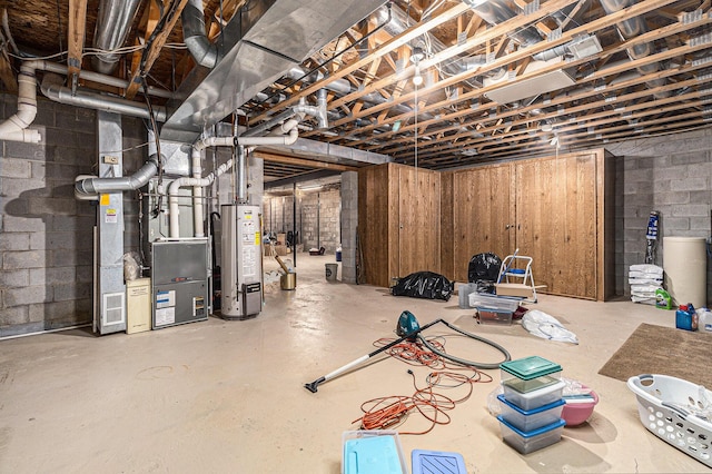 49202 Cheshire Ln, Canton, MI 48187 - unfinished below grade area featuring water heater