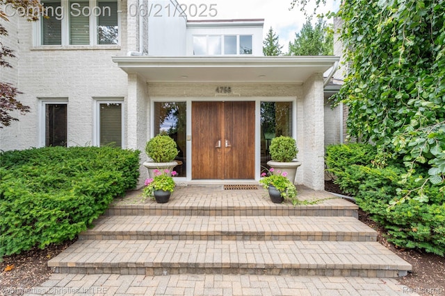 4768 Wendrick Dr, West Bloomfield, MI 48323 - property entrance