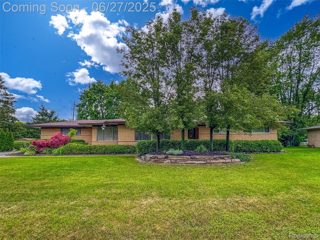 2558 Avonhurst Dr, Troy, MI 48084 - view of front of house with a front yard and brick siding