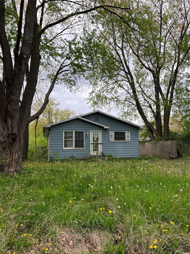 3218 W Sherman Ave, Mount Morris, MI 48504 - view of front facade
