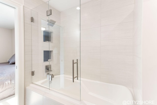 3905 Sunset Vw, Wayland, MI 49348 - ensuite bathroom with tiled shower / bath