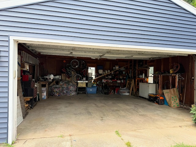 423 E Prairie St, Vicksburg, MI 49097 - garage featuring concrete driveway