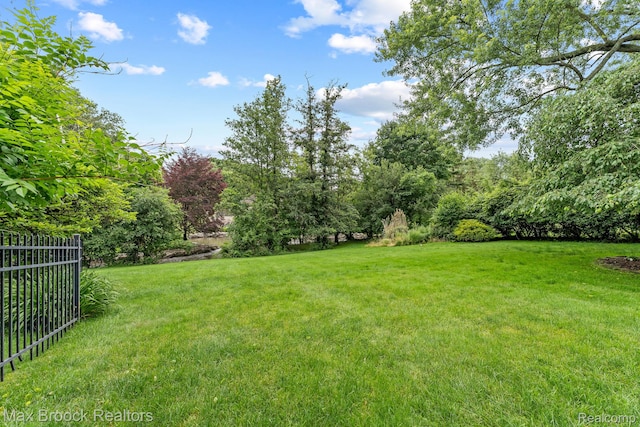 130 Endicott Rd, Bloomfield Hills, MI 48304 - view of yard
