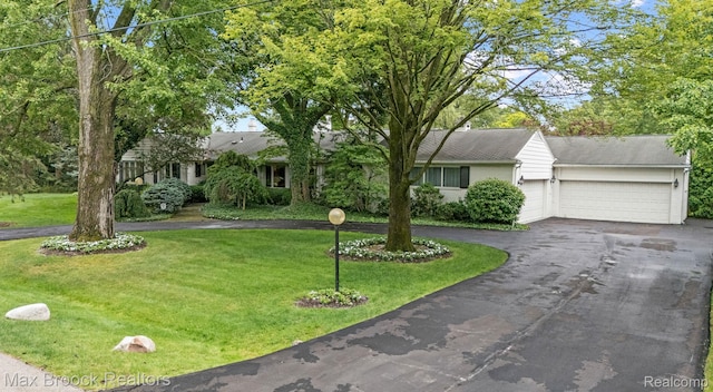 130 Endicott Rd, Bloomfield Hills, MI 48304 - view of front of property featuring driveway, an attached garage, a front lawn, and roof with shingles