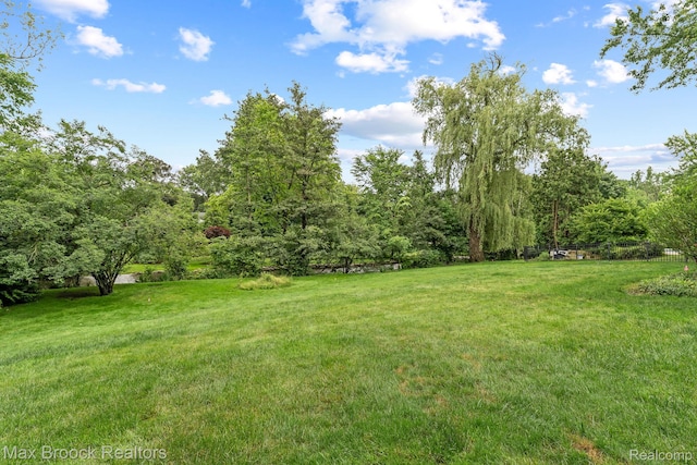 130 Endicott Rd, Bloomfield Hills, MI 48304 - view of grassy yard with a forest view