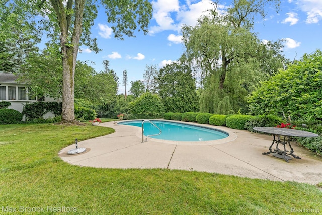 130 Endicott Rd, Bloomfield Hills, MI 48304 - outdoor pool featuring a yard and a patio