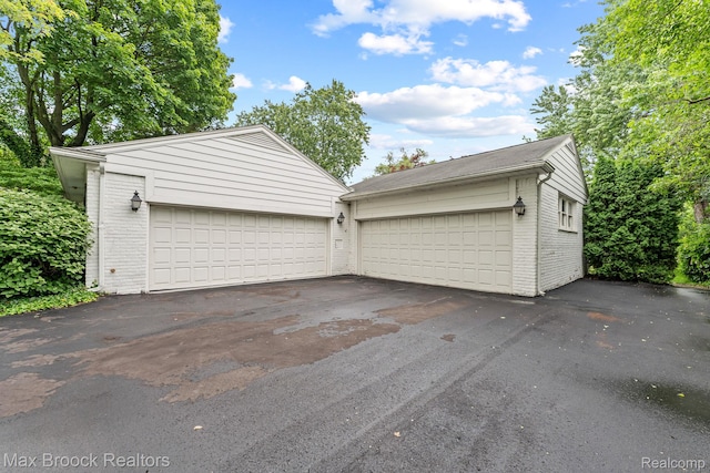 130 Endicott Rd, Bloomfield Hills, MI 48304 - view of detached garage