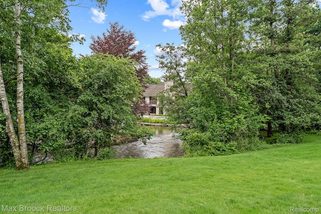 130 Endicott Rd, Bloomfield Hills, MI 48304 - view of green lawn