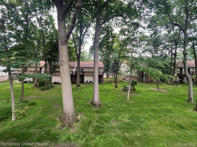 35754 Castlewood Ct, Westland, MI 48185 - view of grassy yard