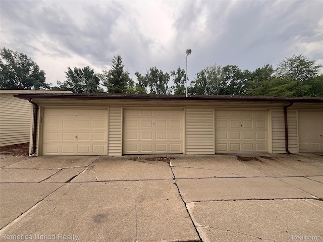 35754 Castlewood Ct, Westland, MI 48185 - view of garage