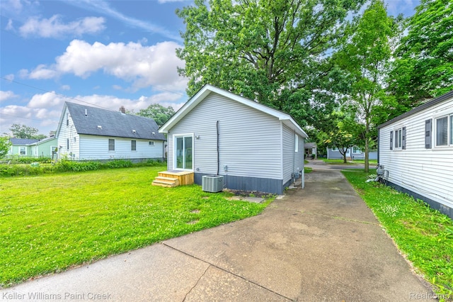 1641 Silman St, Ferndale, MI 48220 - back of property featuring a lawn
