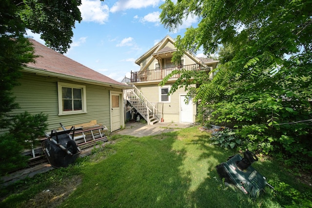 1302 Lansing Ave, Jackson, MI 49202 - back of property with stairs and a lawn