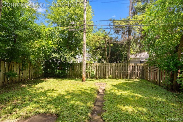 2814 Crooks Rd, Royal Oak, MI 48073 - view of fenced backyard