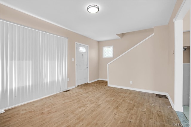 19186 Lamont St, Detroit, MI 48234 - foyer with wood finished floors and baseboards