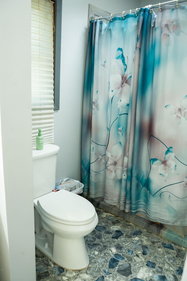 181 Spring St, Hillsdale, MI 49242 - bathroom with curtained shower