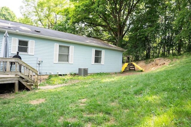 181 Spring St, Hillsdale, MI 49242 - rear view of house featuring a yard