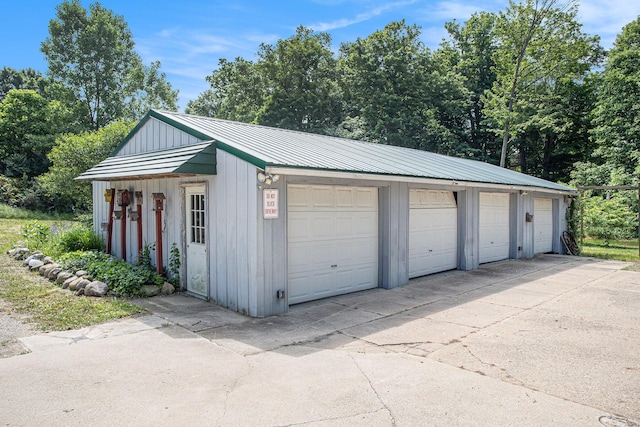 11303 W Dr N, Bellevue, MI 49021 - view of detached garage