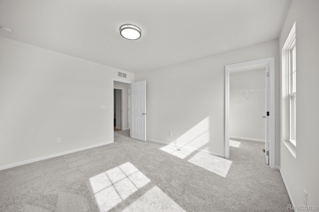 48495 Old Oak Trl, Van Buren, MI 48111 - unfurnished bedroom featuring carpet, a walk in closet, and a closet