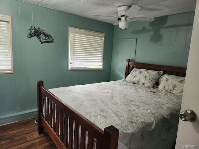 626 Barefoot Ln, Port Sanilac, MI 48469 - bedroom with wood finished floors, a textured ceiling, and ceiling fan