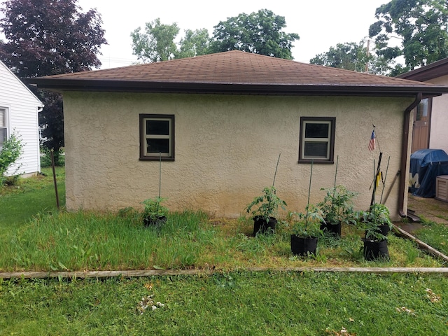 420 N 14th St, Niles, MI 49120 - view of side of home featuring stucco siding and roof with shingles