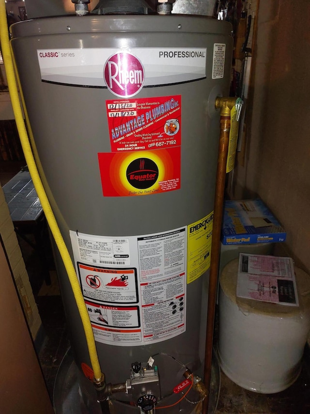 420 N 14th St, Niles, MI 49120 - utility room featuring gas water heater