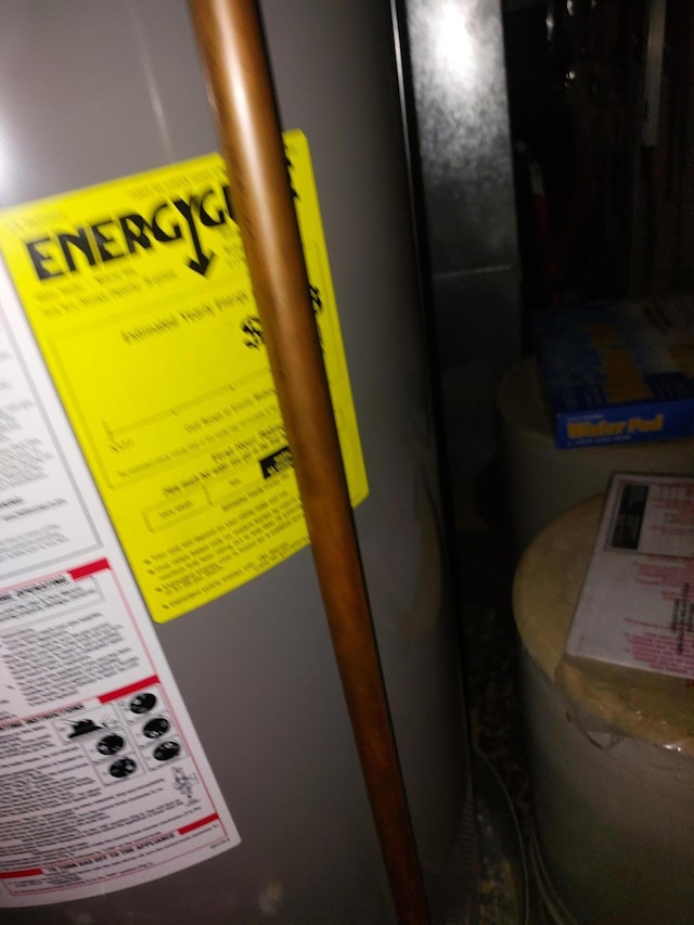 420 N 14th St, Niles, MI 49120 - utility room featuring water heater