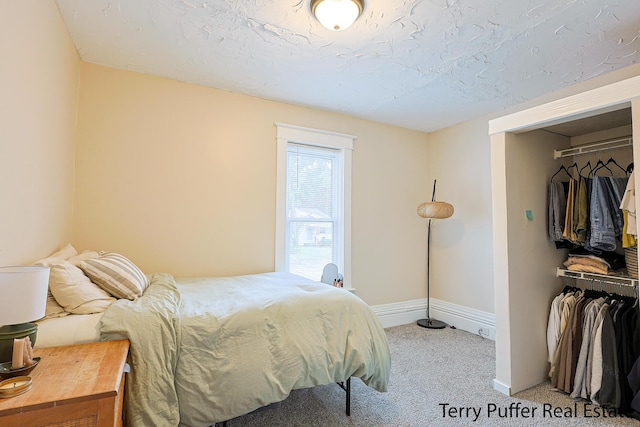 2550 Crozier Ave, Muskegon, MI 49441 - bedroom with a closet, carpet, and a textured ceiling