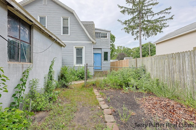 2550 Crozier Ave, Muskegon, MI 49441 - view of yard