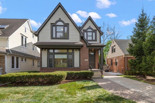 855 Wallace St, Birmingham, MI 48009 - view of front facade featuring brick siding and a front lawn