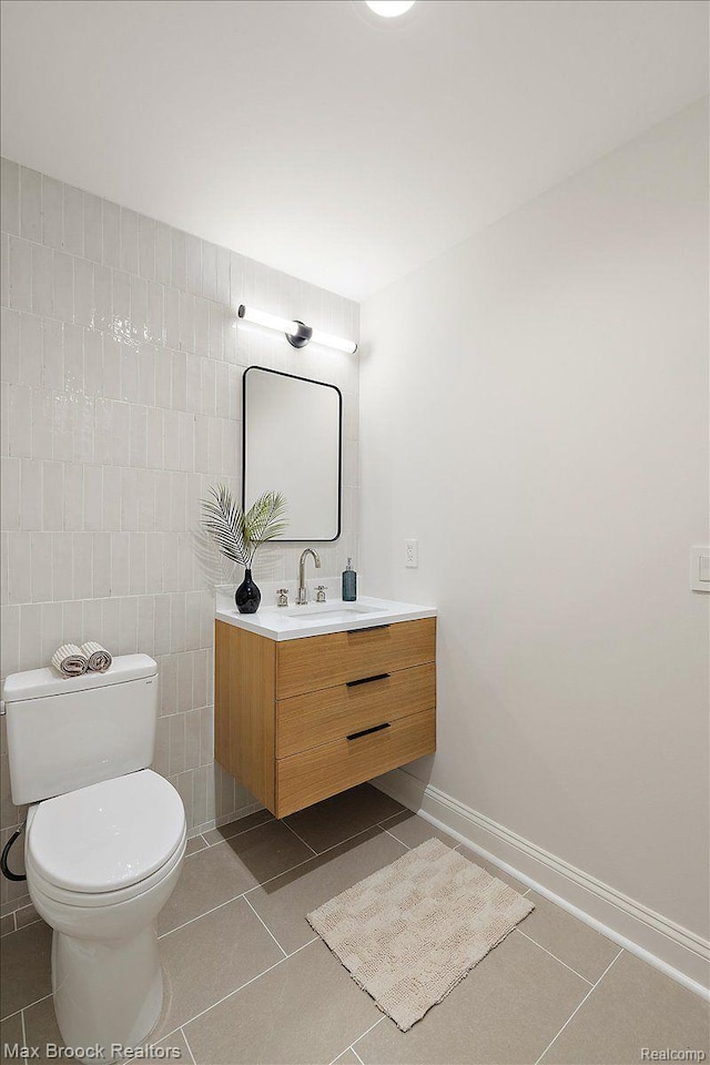 855 Wallace St, Birmingham, MI 48009 - bathroom with tile patterned floors and vanity