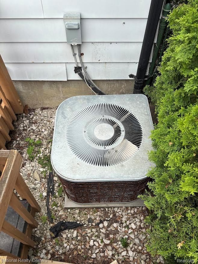 1618 E Lincoln Ave, Royal Oak, MI 48067 - exterior view of a cooling unit