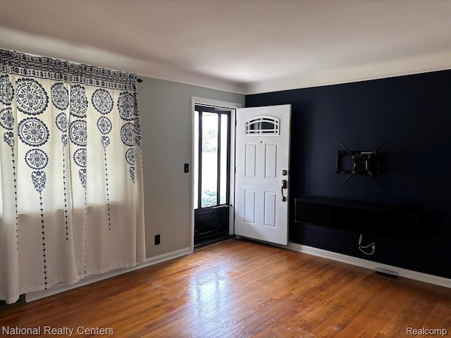 1618 E Lincoln Ave, Royal Oak, MI 48067 - entrance foyer featuring wood finished floors and baseboards