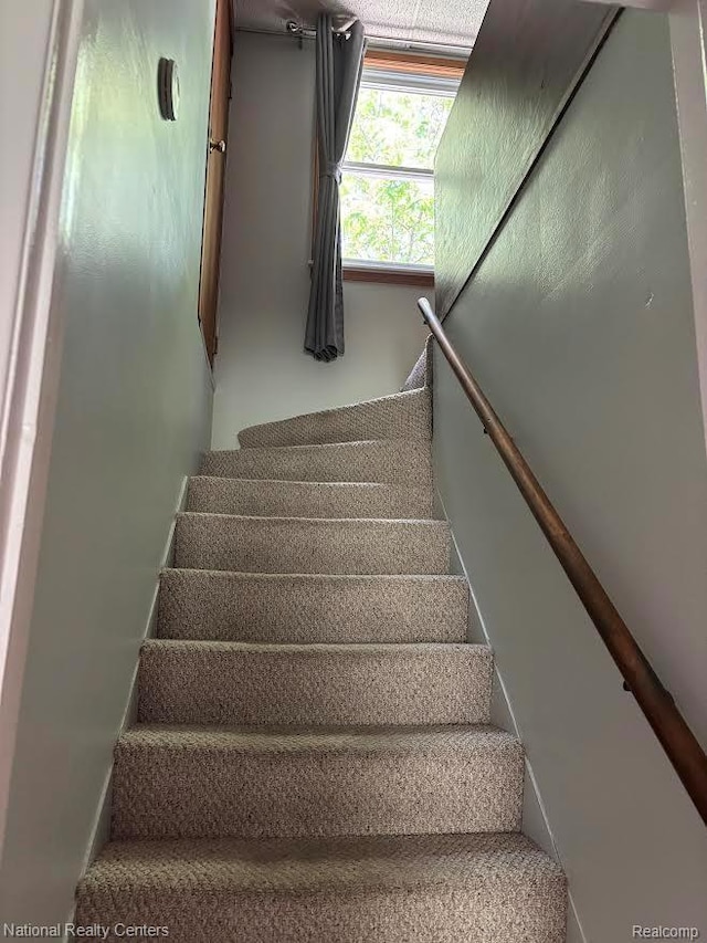 1618 E Lincoln Ave, Royal Oak, MI 48067 - view of staircase