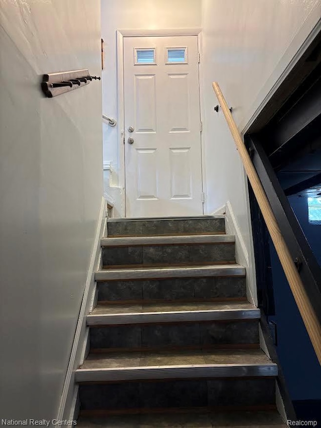 1618 E Lincoln Ave, Royal Oak, MI 48067 - view of stairs
